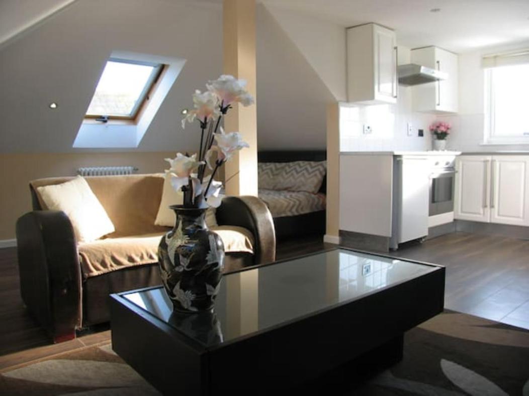 Modern Cosy Private Studio, Wifi, Ip-Tv, Must See Ромфорд Екстер'єр фото